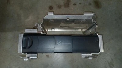 Mercedes Benz CD Changer control unit A2038209089 - Image 1 of 3