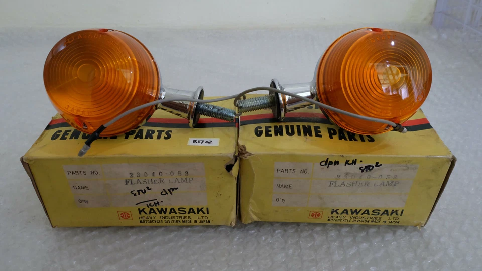 2 Pc Kawasaki 100 G7 KH100 KH90 G7S G7T Winker Turn Signal NOS Genuine Japan - Image 1 of 4