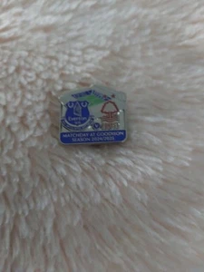 EVERTON v NOTTINGHAM/NOTTS FOREST FOOTBALL MATCH BADGE 2024/25 (NEU) - Bild 1 von 1