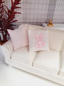 ¡¡OFERTA!! Casa de muñecas 2x Cojines de Pascua, 1x Liso y 1x Blanco con Rosa o Lila - Imagen 1 de 6