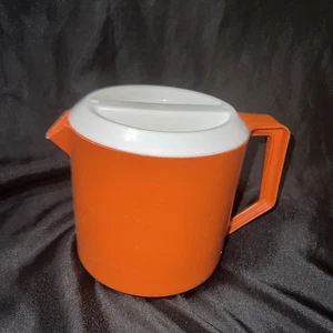 Vintage Retro Rubbermaid 1.5 Quart Plastic Pitcher Orange with White Lid  - Picture 1 of 9