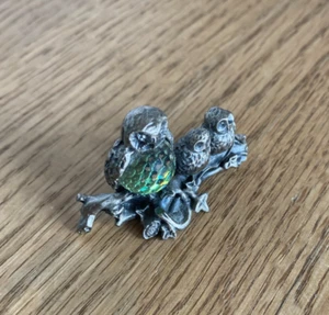WAPW GB Miniatur 1" Zinn Eulen Eule mit Kristallkugel Bauch & 2 Eulen auf Ast - Bild 1 von 16