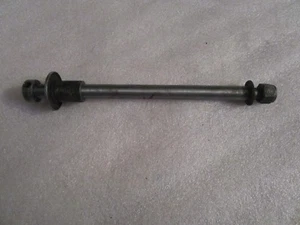 SUZUKI GSX 550 Steckachse vorne Vorderrad Achse Radachse axle front - Picture 1 of 2