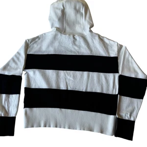 Suéter con Capucha Pequeño Pequeño Blanco y Negro Republic para Damas - Imagen 1 de 6