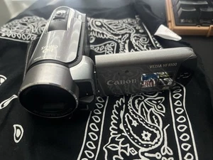 Canon VIXIA HF R100 High Definition Camcorder - Picture 1 of 7