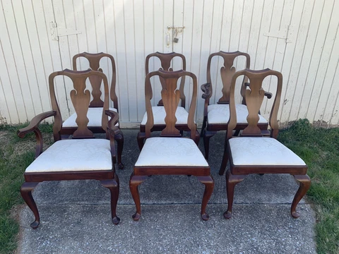 Henkel Harris Queen Anne Mahogany Dining Chairs, Set of 6 Cover