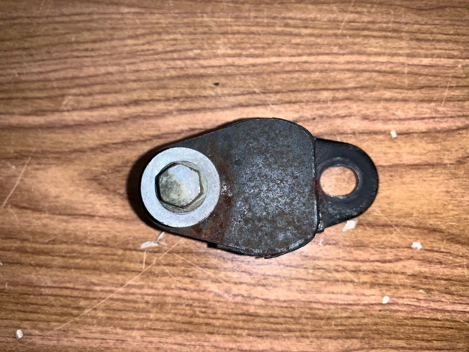 Suzuki RM125 1999 82-19 OEM SILENCIADOR AMORTIGUADOR SOPORTE DE GOMA. Foto 1 de 4