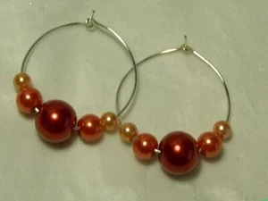 CYNTHIA LYNN ""CAYENNE"" ROT ORANGE PIRSICHGLAS PERLE VERSILBERTE REIFEN OHRRINGE - Bild 1 von 1
