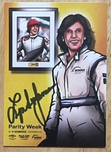 LYN ST. JAMES, 100% AUTHENTISCHE HANDSIGNIERTE SAMMLERKARTE, EINE RENNLEGENDE! - Bild 1 von 1