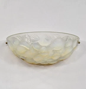 R. LALIQUE : a large French 1930 opalescent art deco Lausanne wall sconce . lamp - Picture 1 of 7