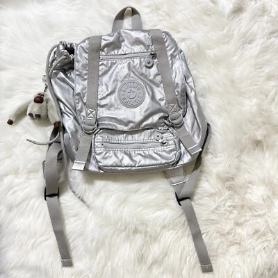 Mochila Kipling Joetsu S con Mono Peludo Plateada Foto 1 de 4