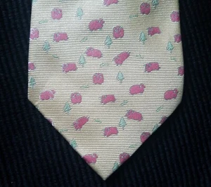 SAM'S TAILORS CORBATA TODA SEDA ROSA OVEJA ANIMAL PRINT MANTEQUILLA AMARILLO HONG KONG 61" - Imagen 1 de 8