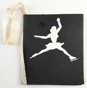 Beta Kappa Of Alpha Phi Pledge Programma formale di carnevale invernale 1940 Pattinatore su ghiaccio - Foto 1 di 7