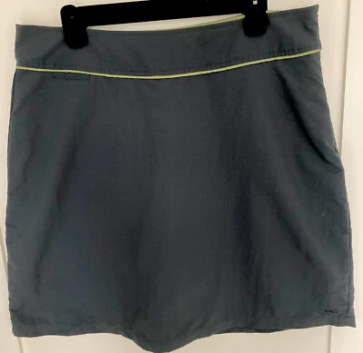 Falda corta Kavu para mujer talla 12 gris con ribete verde en contraste forrado cremallera lateral Foto 1 de 4