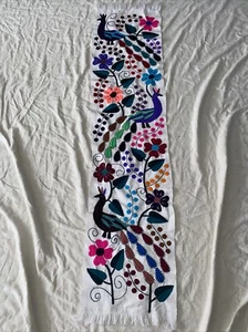 Vintage traditionelle mexikanische Handarbeit Tischläufer bestickt Flora Pfau - Bild 1 von 12
