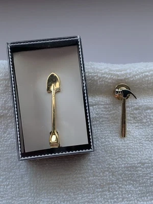 Martillo y pala vintage tono dorado para hombre en caja original Foto 1 de 4