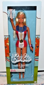 Muñeca Barbie Signature 2019 Olympic Twist N' Turn medalla de oro 1975 reproducción - Imagen 1 de 12