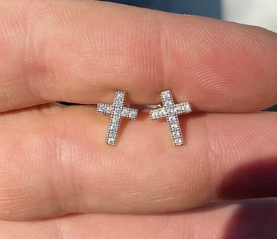 Arete redondo de diamantes simulados de 1,20 quilates para hombre y mujer enchapado en oro blanco de 14 quilates Foto 1 de 4