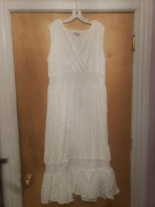 Plus Size 18w White Eyelet Dress From Roman's. Flower Applique Detail At... - Picture 1 of 6