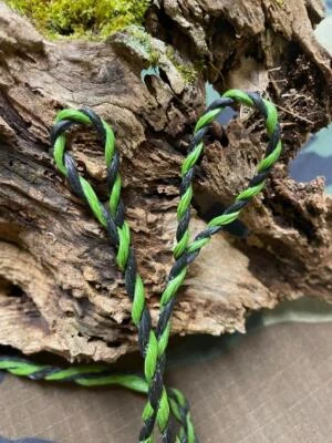 Flemish Twist Bowstring KIWI GREEN & BLACK/ 16 strands B55 / CHOOSE YOUR LENGTH! - Image 1 of 4