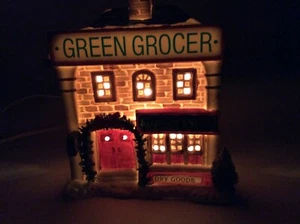 Christmas Valley 1992 da collezione - Green Grocer Westmill prodotti secchi illuminati - Foto 1 di 10