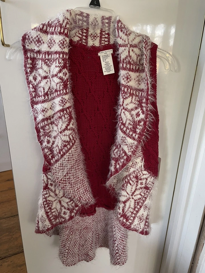 Max Studio Kids Red/White Fuzzy Cable Knit Sleeveless Shrug Vest M 10-12 NWT - Image 1 of 4