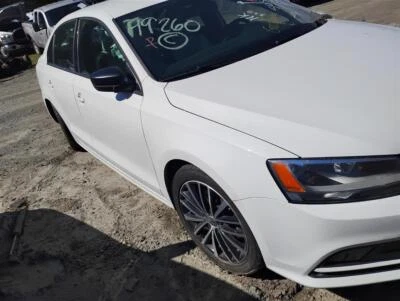 Puerta trasera izquierda vidrio usado se adapta a: Volkswagen Jetta SDN 2015 trasera izquierda grado A Foto 1 de 3