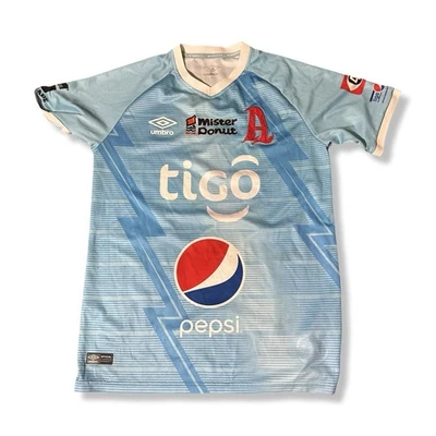 EL SALVADOR ALIANZA F.C. JERSEY VISITANTE LOCAL 2023 HOMBRE TALLA MEDIANA BLANCO/ROJO/AZUL Foto 1 de 4