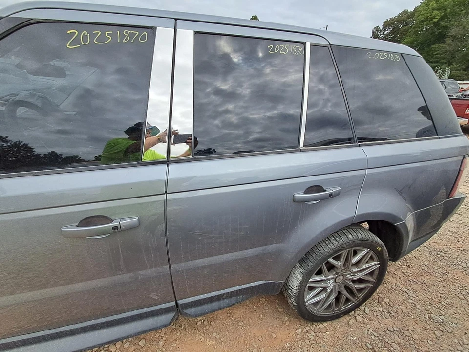 Used Rear Left Door Assembly Rear Side fits: 2012 Land rover Range rover sport p Foto 1 de 4