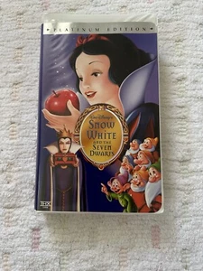 Disney’s Snow White and the seven Dwarfs (VINTAGE VHS TAPE) - Picture 1 of 3