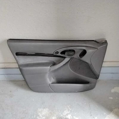 Panel embellecedor puerta delantera izquierda FORD FOCUS 00 01 02 03 Foto 1 de 4