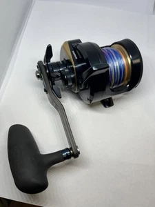Carrete de pesca Daiwa 22 Saltiga 15-SJ Baitcast relación de engranaje 6,3:1 - Imagen 1 de 10