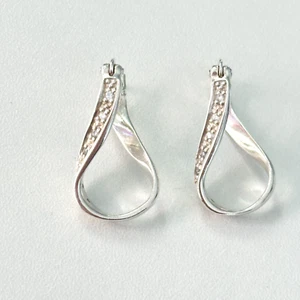 Chamilia Designer 925 Sterling Silver Clear CZ Shiny Twisted Hoop Earrings - Picture 1 of 10
