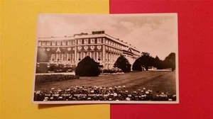 RARE VINTAGE POSTCARD 1930's BLACK & WHITE " HAMPTON COURT PALACE" EAST FRONT - Picture 1 of 1