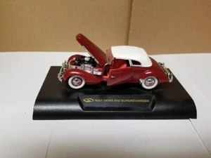 Signature 1:32 Scale 1937 Cord 812 Supercharged Diecast Car - Picture 1 of 3