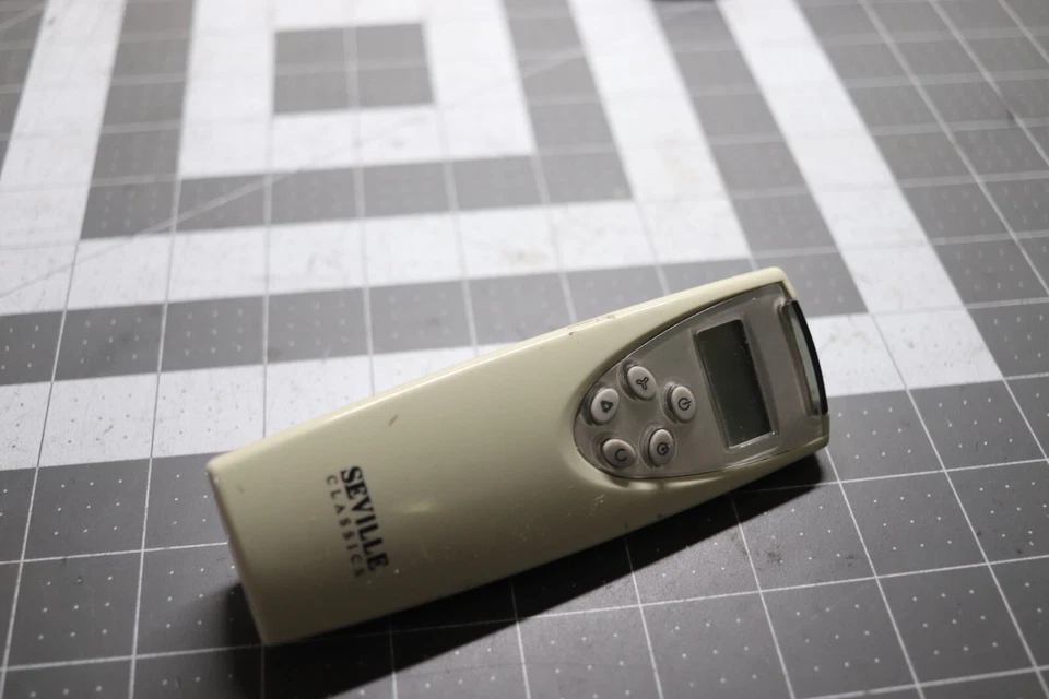 Seville Classics Ultra Slimline 塔式风扇遥控器 — 第 1/1 张图片