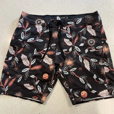 Volcom Mens Size 38 Board Shorts Swim Trunks Leaf Print  - Image 1 of 4