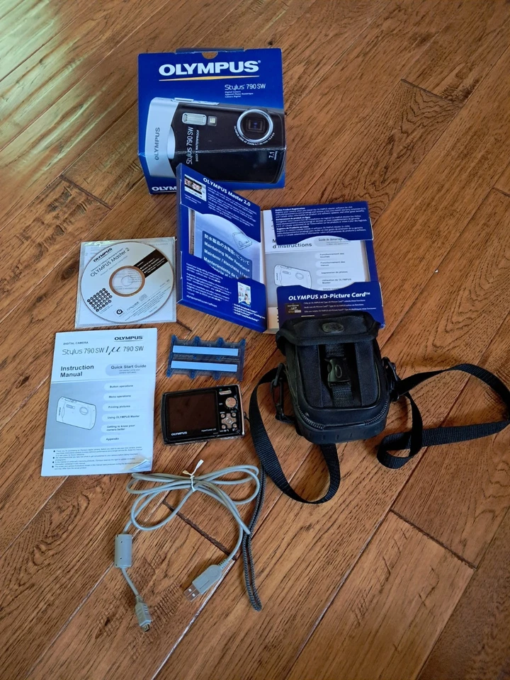 Olympus Stylus 790 SW 7.1MP Waterproof Digital Camera Bundle - Black - TESTED - Image 1 of 4