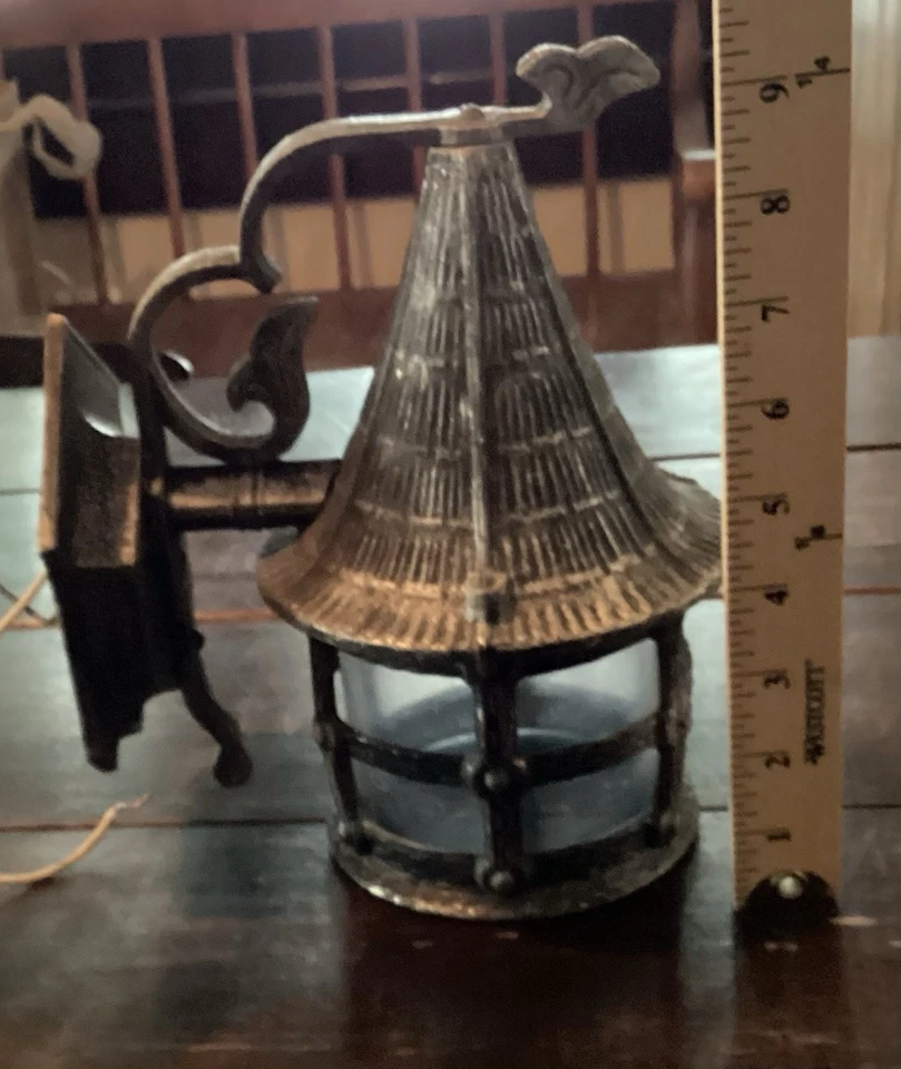 Luminária de varanda vintage Tudor - Abajur de chapéu de bruxas góticas - Arandela para artes e artesanato - Imagem 1 de 4