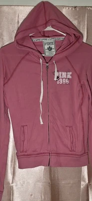 Sudadera con Capucha Y2K Victorias Secret ROSA Cremallera Doodle y Parche Corazón De Colección Talla X-Pequeña Foto 1 de 4