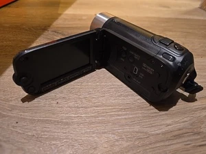 Canon SD XC FS40 Flash Memory Camcorder / Sleek, Ultra-Compact - Picture 1 of 5