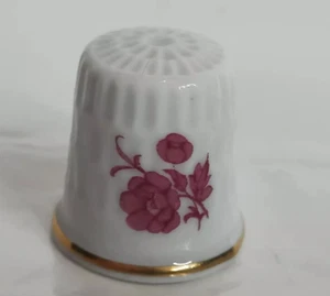 AK Kaiser Vintage West Germany Porcelain Red Flower Scene Sewing Thimble - Picture 1 of 6