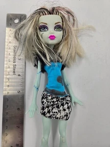 Monster High Frankie Stein Doll Mattel 2008 Straight Arm - Picture 1 of 3