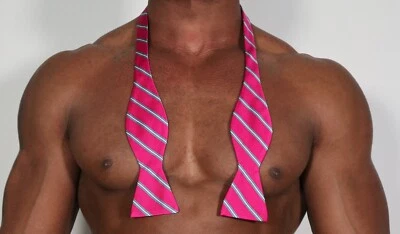 LOTE DE 2 PAJARITAS DE SEDA Y CORBATA DE SATÉN GRIS PARA HOMBRE Foto 1 de 4