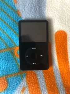 Apple iPod Classic 5th Generation - 30GB - White - Battery Issue - Picture 1 of 2