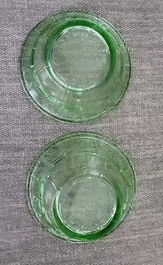 2 cuencos de bayas de vidrio de depresión verde, patrón dórico y de pensamiento de Jeannette Glass - Imagen 1 de 3
