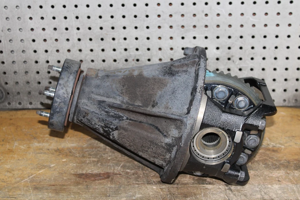 2005 Toyota Tundra Sequoia 4.10 LSD LIMITED SLIP REAR DIFFERENTIAL Carrier - Image 1 of 4
