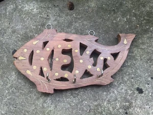 Vintage Holz Messing Schlüsselhalter Wandhaken Zaubersprüche Schlüssel Fisch Strand Dekor - Bild 1 von 19