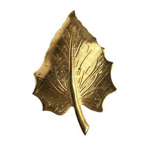 Vintage goldfarbene Blatt Brosche Revers Mütze Schal Pin 2 Zoll strukturiert Herbst leicht - Bild 1 von 4