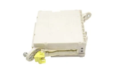 Modulo scatola fusibili LEXUS LS F4 82730-50490 5.00 benzina/elettricità 26292117 - Immagine 1 di 4